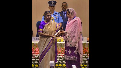 President Droupadi Murmu presents the Swachh Sujal Shakti Samman 2023 for waste management to Peroshah village in Punjab's Gurdaspur district. Harjinder Kaur, the sarpanch of the village, received the award. (PTI photo) President Droupadi Murmu presents the Swachh Sujal Shakti Samman 2023 for waste management to Peroshah village in Punjab's Gurdaspur district. Harjinder Kaur, the sarpanch of the village, received the award. (PTI photo)