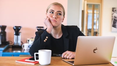 2. Minimize distractions: Identify your biggest distractions and find ways to minimize them. This could be turning off your phone notifications or using noise-cancelling headphones. (Photo by Magnet.me on Unsplash) 2. Minimize distractions: Identify your biggest distractions and find ways to minimize them. This could be turning off your phone notifications or using noise-cancelling headphones. (Photo by Magnet.me on Unsplash)