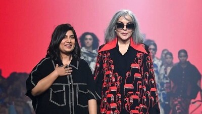 Zeenat Aman with designer Shahin Mannan at Lakme Fashion Week. Zeenat Aman with designer Shahin Mannan at Lakme Fashion Week.