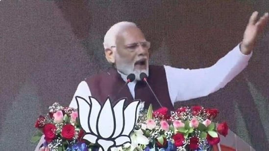‘Cong digging my grave, I am busy with developments’: PM Modi in Karnataka (HT_PRINT)