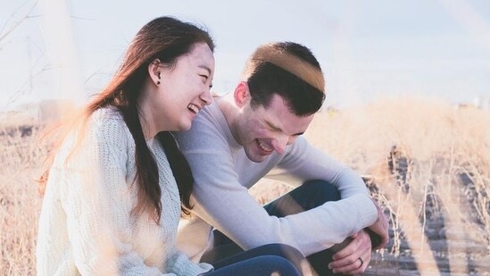 Positive emotions: Happy people experience positive emotions such as joy, contentment, and satisfaction on a regular basis. They have a positive attitude and are able to find happiness in the small things in life.(Pixabay)