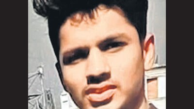 Two friends drown while taking selfies at Kalam beach