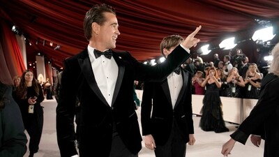 Colin Farrell arrives at the Oscars ceremony at the Dolby Theatre in Los Angeles, dressed in a sleek tuxedo. (John Locher/Invision/AP) Colin Farrell arrives at the Oscars ceremony at the Dolby Theatre in Los Angeles, dressed in a sleek tuxedo. (John Locher/Invision/AP)