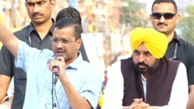 Delhi chief minister Arvind Kejriwal (left) and Punjab chief minister Bhagwant Mann (right) at AAP’s Tiranga rally in Jaipur (Twitter Photo) Delhi chief minister Arvind Kejriwal (left) and Punjab chief minister Bhagwant Mann (right) at AAP’s Tiranga rally in Jaipur (Twitter Photo)