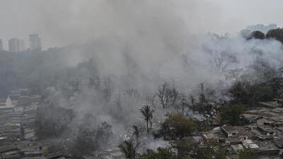 In Malad East, fire struck the area that has around 5,000 hutments situated on the forest land. While the fire was extinguished at around 11 pm, cooling operations are likely to go on till Tuesday (VIJAY BATE / HT PHOTO) In Malad East, fire struck the area that has around 5,000 hutments situated on the forest land. While the fire was extinguished at around 11 pm, cooling operations are likely to go on till Tuesday (VIJAY BATE / HT PHOTO)