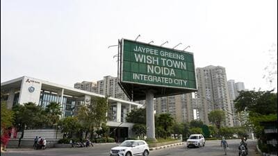 JIL had not delivered flats in its project Wish Town claiming that the company was bankrupt. (Sunil Ghosh/HT Photo) JIL had not delivered flats in its project Wish Town claiming that the company was bankrupt. (Sunil Ghosh/HT Photo)