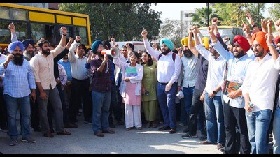 Students, parents and teachers on Monday gathered at Sri Guru Ramdas Medical College during a protest against the FIR registered against some of the teachers and students in the case of suicide by an MBBS intern in Amritsar. (HT Photo) Students, parents and teachers on Monday gathered at Sri Guru Ramdas Medical College during a protest against the FIR registered against some of the teachers and students in the case of suicide by an MBBS intern in Amritsar. (HT Photo)