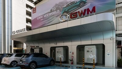 Great Wall Motor Ltd.'s Ora Good Cat electric vehicles are charged at the company's charging station at Siam Square in Bangkok, Thailand, (Bloomberg)