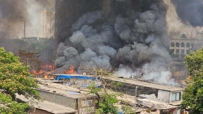 At least 12 fire engines, six jumbo tankers, ambulances, and senior Fire Brigade officials rushed to the spot (Vijay Bate/ HT )