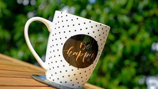 Surround yourself with positive people: Surrounding yourself with positive and supportive people can help improve self-confidence by providing encouragement, support, and a sense of belonging. Seek out relationships with people who uplift and inspire you, and limit time with those who bring you down.(Pixabay)