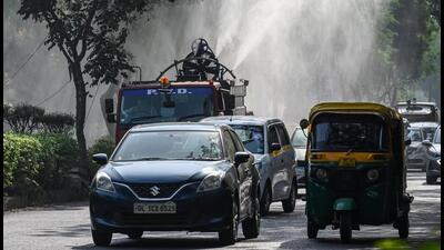 An MCD truck sprinkles water on the road in an attempt to curb pollution, on DDU Marg in New Delhi in February 2023. (HT Archive)