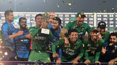 Bangladesh put the choke after the 16th over until which England looked set for a straightforward chase (AFP) Bangladesh put the choke after the 16th over until which England looked set for a straightforward chase (AFP)