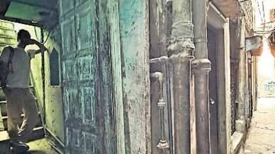 Gali Nawab Mirza is an impasse, culminating into a residential block.. Gali Nawab Mirza is an impasse, culminating into a residential block..