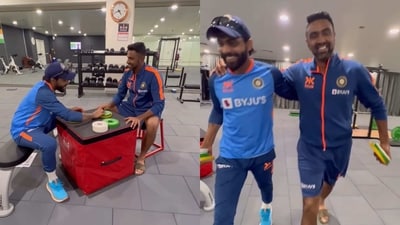 Ravichandran Ashwin and Ravindra Jadeja recreate Akshay Kumar’s iconic scene before grooving to the Oscar-winning song Naatu Naatu. (Instagram/@rashwin99) Ravichandran Ashwin and Ravindra Jadeja recreate Akshay Kumar’s iconic scene before grooving to the Oscar-winning song Naatu Naatu. (Instagram/@rashwin99)