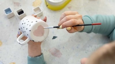Painting ceramic bowls can be a fun and easy way to add a personal touch to your dinnerware. Here are 5 easy steps to follow. (Unsplash) Painting ceramic bowls can be a fun and easy way to add a personal touch to your dinnerware. Here are 5 easy steps to follow. (Unsplash)
