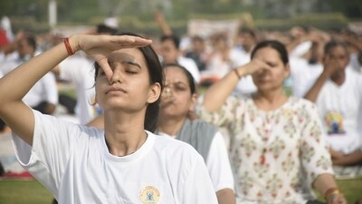 Breathing exercises: Deep breathing exercises can help to improve lung capacity and remove toxins from the lungs. Practice deep breathing exercises like pursed lip breathing, belly breathing, and diaphragmatic breathing for at least 10 minutes a day. (HT Photo/Saqib Ali) Breathing exercises: Deep breathing exercises can help to improve lung capacity and remove toxins from the lungs. Practice deep breathing exercises like pursed lip breathing, belly breathing, and diaphragmatic breathing for at least 10 minutes a day. (HT Photo/Saqib Ali)