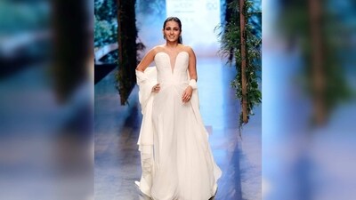 Massom Minawala: Famous blogger Masoom Minawala turned showstopper for the designer duo, Gauri and Nainika and walked the ramp at Lakme Fashion Week in 2022 when she was pregnant. (Instagram/@masoomminawala) Massom Minawala: Famous blogger Masoom Minawala turned showstopper for the designer duo, Gauri and Nainika and walked the ramp at Lakme Fashion Week in 2022 when she was pregnant. (Instagram/@masoomminawala)