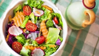 Eat a healthy diet: Eating a healthy diet rich in antioxidants and vitamins can help to support lung health. Include plenty of fresh fruits and vegetables, whole grains, and lean proteins in your diet. (Pixabay) Eat a healthy diet: Eating a healthy diet rich in antioxidants and vitamins can help to support lung health. Include plenty of fresh fruits and vegetables, whole grains, and lean proteins in your diet. (Pixabay)