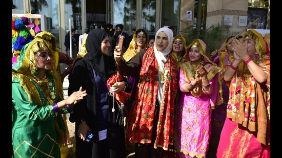 College girls wearing Punjabi traditional Punjabi attire perform Punjabi folk dance Gidha for welcoming the foreign delegates who have arrived in Amritsar to attend the G 20 summit meeting, by performing Gidha, folk dance of Punjab. ((Photo by Sameer Sehgal /Hindustan Times))
