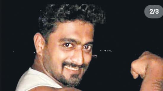 Former army man Santosh Mistry After stabbing his wife went out of the house, roamed around in the market with the blood-stained knife in his hands. Scared, none of the locals dared to question or nab him. Later, he went to the police station and surrendered. (HT PHOTO)