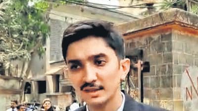 API slaps lawyer four times for accidentally pushing him API slaps lawyer four times for accidentally pushing him