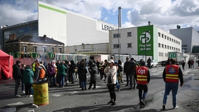 Striking employees block an entrance of an incineration plant to protest against the French government's proposed pensions reform in Ivry-sur-Seine, south of Paris, on March 14. Garbage collectors and truck drivers are opposed to their retirement age being pushed back from 57 to 59 if the new law is passed, the CGT union says, reported AFP. (Christophe Archambault / AFP) Striking employees block an entrance of an incineration plant to protest against the French government's proposed pensions reform in Ivry-sur-Seine, south of Paris, on March 14. Garbage collectors and truck drivers are opposed to their retirement age being pushed back from 57 to 59 if the new law is passed, the CGT union says, reported AFP. (Christophe Archambault / AFP)