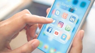 7. Minimize distractions: Minimizing distractions, such as checking social media or email notifications, can help reduce brain fog and improve productivity. When working on important tasks, turn off your phone notification, and try working in a quiet environment. This will help you focus on the task at hand and increase your efficiency. (HT Photo) 