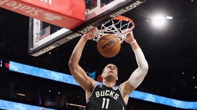 Brook Lopez #11 of the Milwaukee Bucks slam dunks the ball against the Phoenix Suns. (Getty Images via AFP) Brook Lopez #11 of the Milwaukee Bucks slam dunks the ball against the Phoenix Suns. (Getty Images via AFP)
