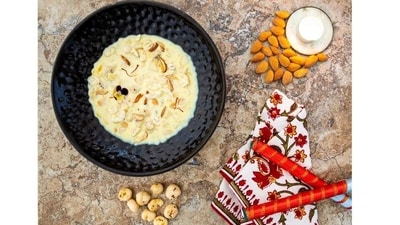 Makhana Kheer: Makhana or fox nuts are a great source of energy and are low in calories. Makhana kheer is a healthy and delicious breakfast option that is easy to make. It is made by boiling makhana in milk, adding some sugar and cardamom powder, and cooking until the mixture thickens.&nbsp; (Chef Manish Mehrotra)