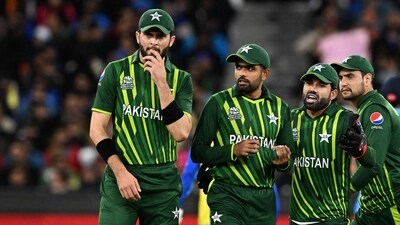 (L to R) Pakistan's players Shaheen Shah Afridi, Babar Azam, Mohammad Rizwan (L to R) Pakistan's players Shaheen Shah Afridi, Babar Azam, Mohammad Rizwan
