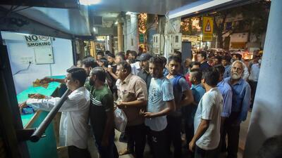 Crowds outside a liquor shop in New Delhi. (Representative image/HT Archive) Crowds outside a liquor shop in New Delhi. (Representative image/HT Archive)
