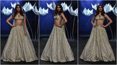 Diana Penty does pure justice to the outfit as she walks the ramp gracefully and confidently. (HT Photo/Varinder Chawla)