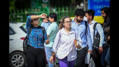 New Delhi, India - March 15, 2023: Commuters out on a hot day at Connaught Place in New Delhi, India, on Wednesday, March 15, 2023. (Photo by Sanchit Khanna/ Hindustan Times) (Hindustan Times) New Delhi, India - March 15, 2023: Commuters out on a hot day at Connaught Place in New Delhi, India, on Wednesday, March 15, 2023. (Photo by Sanchit Khanna/ Hindustan Times) (Hindustan Times)