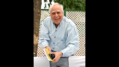 The resolution had accused Kapil Sibal and Neeraj Kishan Kaul for not showing solidarity with SCBA president, senior advocate Vikas Singh, on a matter related to the allotment of land for lawyers’ chambers. (ANI)