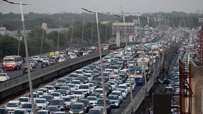 Traffic jam at Mahipalpur flyover on Tuesday. (HT PHOTO) Traffic jam at Mahipalpur flyover on Tuesday. (HT PHOTO)