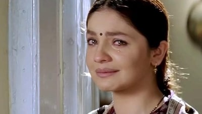 Pooja Bhatt played her grandmother Shirin Nanabhai Bhatt in Zakhm. Pooja Bhatt played her grandmother Shirin Nanabhai Bhatt in Zakhm.