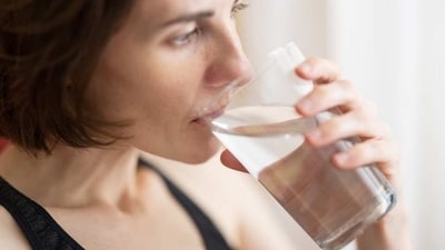 Saltwater gargles: Saltwater has antimicrobial properties that can reduce inflammation and soothe a sore throat. Gargling with warm salt water can help break up mucus and reduce coughing. (Pixabay) Saltwater gargles: Saltwater has antimicrobial properties that can reduce inflammation and soothe a sore throat. Gargling with warm salt water can help break up mucus and reduce coughing. (Pixabay)