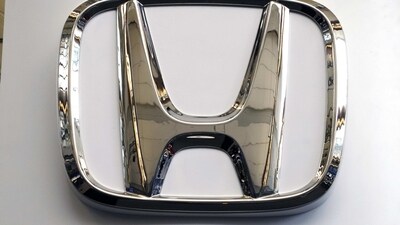 Honda says it has no reports of injuries caused by the seat belt problem . (AP)