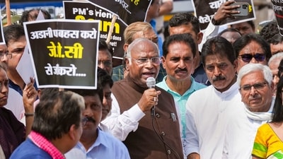 Leader of Opposition in Rajya Sabha Mallikarjun Kharge addresses fellow opposition MPs during a march from Parliament House to Enforcement Directorate (ED) office. (PTI) Leader of Opposition in Rajya Sabha Mallikarjun Kharge addresses fellow opposition MPs during a march from Parliament House to Enforcement Directorate (ED) office. (PTI)
