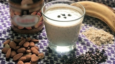 Almond Milkshake: Almonds are a great source of energy and are rich in protein and healthy fats. Almond milkshake is a healthy and delicious breakfast option that is easy to make. It is made by blending almonds with milk, sugar, and some cardamom powder. (Pixabay)