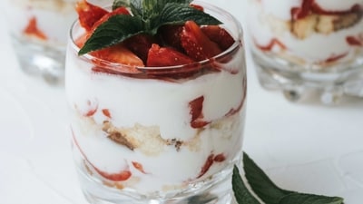Greek Yogurt Parfait: This parfait is the perfect option for those who have a sweet tooth. Layer up Greek yoghurt, granola and fresh fruits like strawberries and blueberries to make a delicious and healthy dessert.&nbsp; (Pexels)