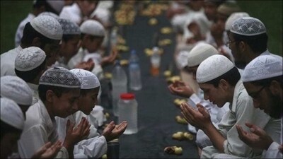 Charity: Ramadan is a time for giving and sharing. Muslims in India engage in acts of charity during Ramadan, such as feeding the poor and donating to the less fortunate. (Twitter/iamsanajamal) Charity: Ramadan is a time for giving and sharing. Muslims in India engage in acts of charity during Ramadan, such as feeding the poor and donating to the less fortunate. (Twitter/iamsanajamal)