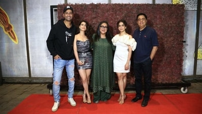The team of Sam Bahadur: Vicky Kaushal, Fatima Sana Shaikh, Meghna Gulzar, Sanya Malhotra and Ronnie Screwala at the wrap up bash. The team of Sam Bahadur: Vicky Kaushal, Fatima Sana Shaikh, Meghna Gulzar, Sanya Malhotra and Ronnie Screwala at the wrap up bash.