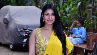 Tanishaa Mukherjee seen in a yellow saree. Tanishaa Mukherjee seen in a yellow saree. 