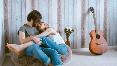 Support: A supportive partner encourages you to pursue your dreams and goals. They provide emotional, physical, and mental support, and help you to grow and thrive as an individual. (Unsplash)