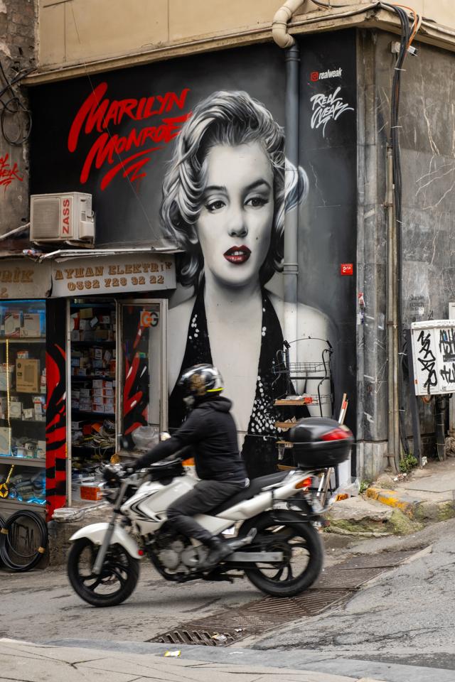 Wall art featuring Marilyn Monroe in Istanbul, Turkey (Shutterstock)