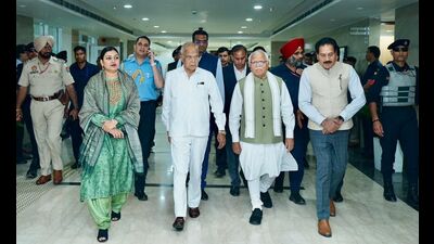 Chandigarh administrator and Punjab governor Banwarilal Purohit (second from left) accompanied by Haryana chief minister Manohar Lal Khattar (second from right), Punjab tourism minister Anmol Gagan Maan (extreme left) and UT adviser Dharam Pal before the meeting on the comprehensive mobility plan for Chandigarh, Panchkula and Mohali on Thursday. (HT Photo) Chandigarh administrator and Punjab governor Banwarilal Purohit (second from left) accompanied by Haryana chief minister Manohar Lal Khattar (second from right), Punjab tourism minister Anmol Gagan Maan (extreme left) and UT adviser Dharam Pal before the meeting on the comprehensive mobility plan for Chandigarh, Panchkula and Mohali on Thursday. (HT Photo)