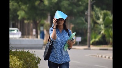 Chandigarh’s maximum temperature went up from 31.8°C on Wednesday to 31.9°C on Thursday, 4.4 degrees above normal, while the minimum temperature shot up from 15.3°C to 17.5°C, 5.1 degrees above normal. (HT Photo) Chandigarh’s maximum temperature went up from 31.8°C on Wednesday to 31.9°C on Thursday, 4.4 degrees above normal, while the minimum temperature shot up from 15.3°C to 17.5°C, 5.1 degrees above normal. (HT Photo)