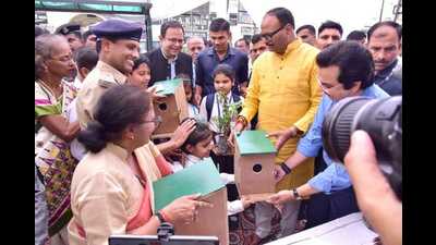 Deputy CM Brajesh Pathak at inauguration of World Sparrow Week activities (HT Photo)