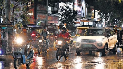 Motorists caught up in sudden and unexpected unseasonal rain, at Andheri, on Thursday. The showers are expected to bring about a much-needed dip in temperature, which settled at a maximum of 34 degrees Celsius on Thursday, the lowest in at least a week. (Vijay Bate/HT Photo) Motorists caught up in sudden and unexpected unseasonal rain, at Andheri, on Thursday. The showers are expected to bring about a much-needed dip in temperature, which settled at a maximum of 34 degrees Celsius on Thursday, the lowest in at least a week. (Vijay Bate/HT Photo)